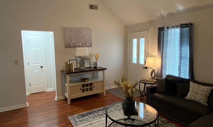 Ellendale House | Memphis Retreat - Near Shelby Farms