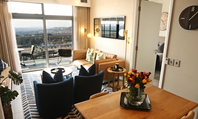 Menlyn Apartment | Menlyn Trilogy - 2 Bedroom & Great Views - No Loadshedding