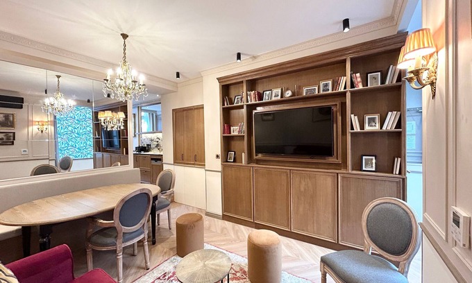 Quartier des Invalides Apartment | Merveil - Signature Suite - Tour Eiffel - Bourgogne