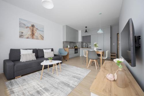 Praga Polnoc Apartment | Metro Targówek One Bedroom Apartment for 4 with Furnished Balcony by Noclegi Renters