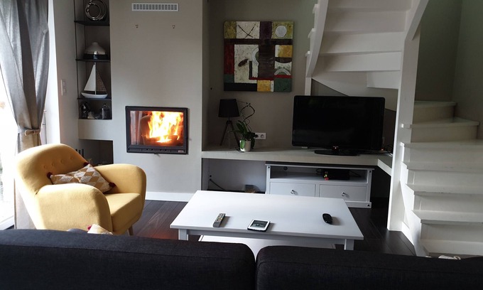 Camaret-sur-Mer Apartment | Meublé de tourisme 3*, terrace 20m2, near shops, port, beach, GR34