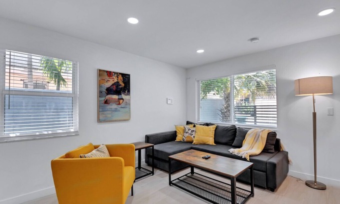 Buena Vista Apartment | MIA(YOH) - 117 NE 53rd St (2B)
