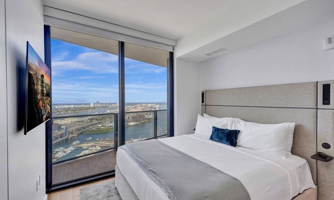 Downtown Miami Apartment | Miami Lux 1BR | 37th Floor w/Bay & City Views