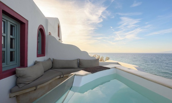 Kamari Villa | Michelangelo Beach Villa