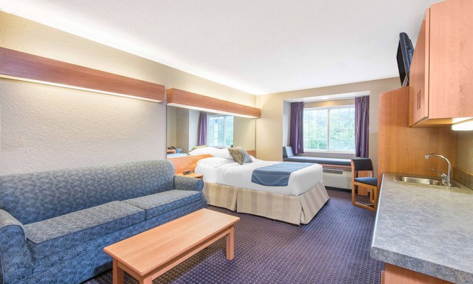 Hazelton Hotel | Microtel Inn & Suites by Wyndham Hazelton/Bruceton Mills