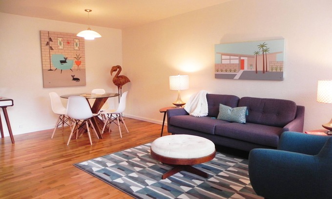 South Hills Apartment | Mid-Century Mod 2-Bdrm Apartment/2 Miles to UO/Near Restaurants & Shops