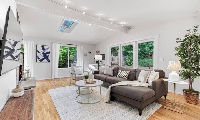 Redmond House | Mid-Century Modern Home - 3-Bedroom Rambler