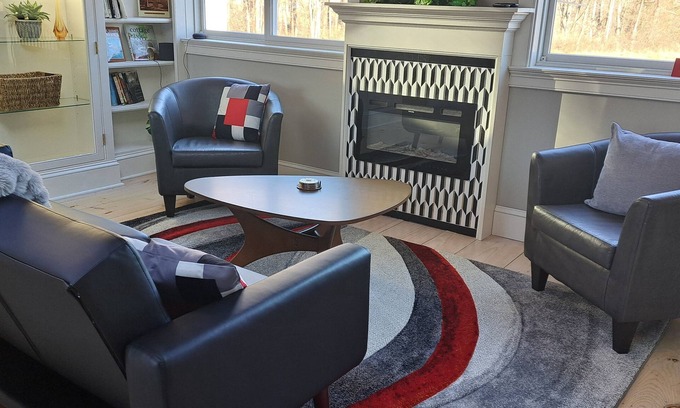 Kent Apartment | Mid Century Modern Studio w/Full Kitchen - Newly Built