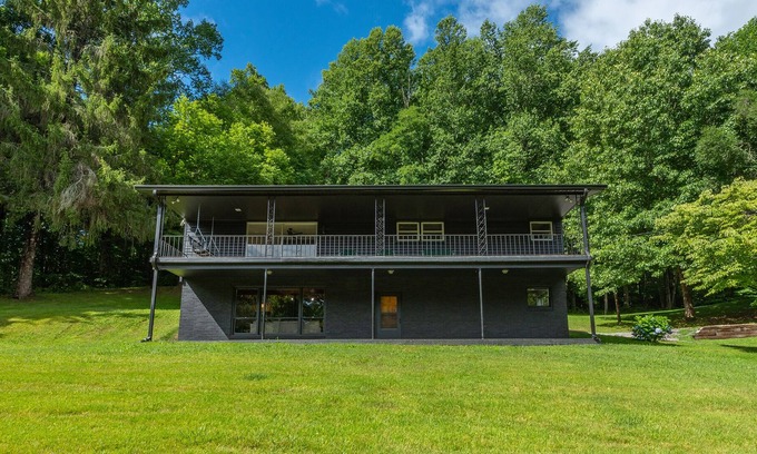 Waynesville House | Mid Century Modern Mountain House
