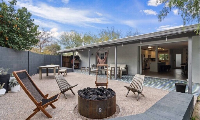 Encanto House | Mid-Century Stunner/Large Yard and Patio for Indoor/Outdoor Living