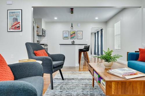 Highland House | Mid Modern Bungalow Near Crestview Station