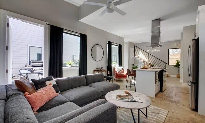 Montopolis House | Midcentury Luxury Home | Outdoor Deck