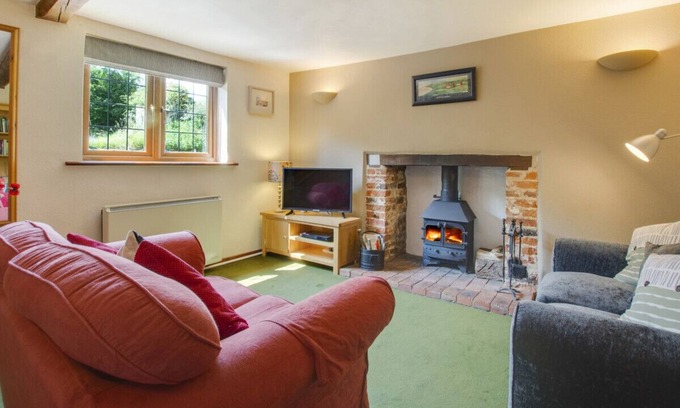 Corpusty House | Middle Cottage - Two Bedroom House, Sleeps 4