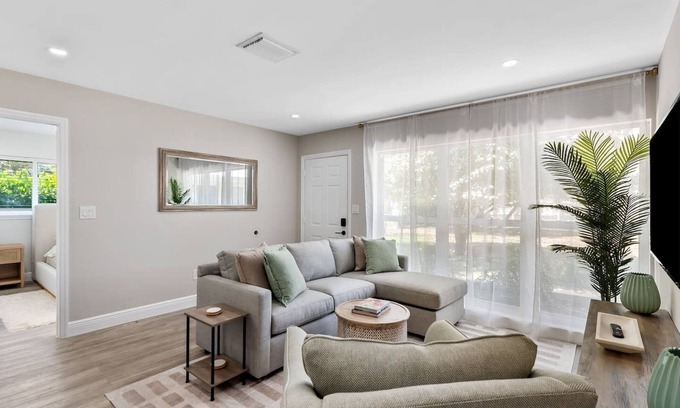 Coral Ridge Apartment | Middle River 1 bedroom Suites Unit #1