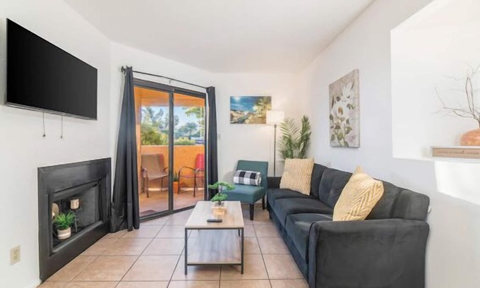 Hedrick Acres Condo | Midtown, 2BR Condo, Pool, Near University of Arizona, Tucson AZ 🌵