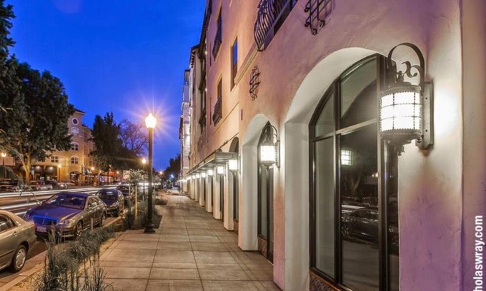 Downtown Sacramento Apartment | Midtown Luxury Apt w/ Balcony
