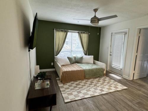 Cumberland Apartment | Midtown Luxury Atlanta Getaway