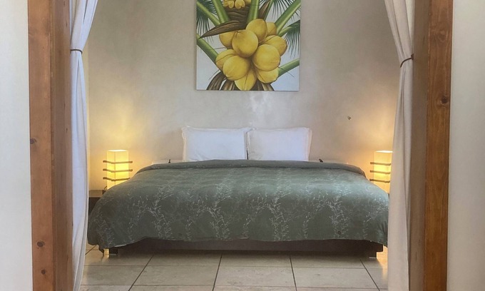 Santa Fe House | Midtown Sunlit Casita with Super Fast WiFi, A/C, Private Patio and Parking.