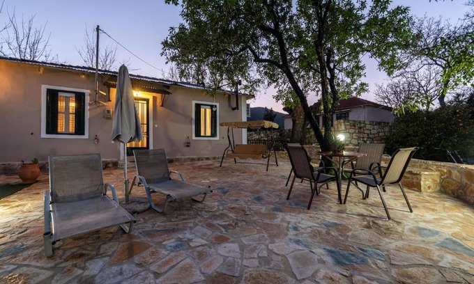 Fiolitis House | Mika's Valley View House