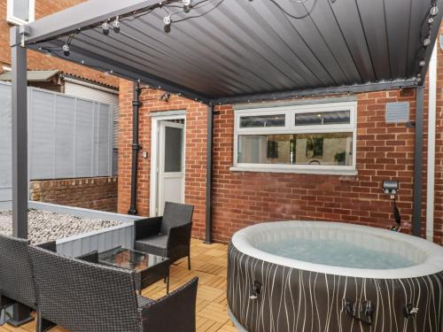 Tiverton House | Milana