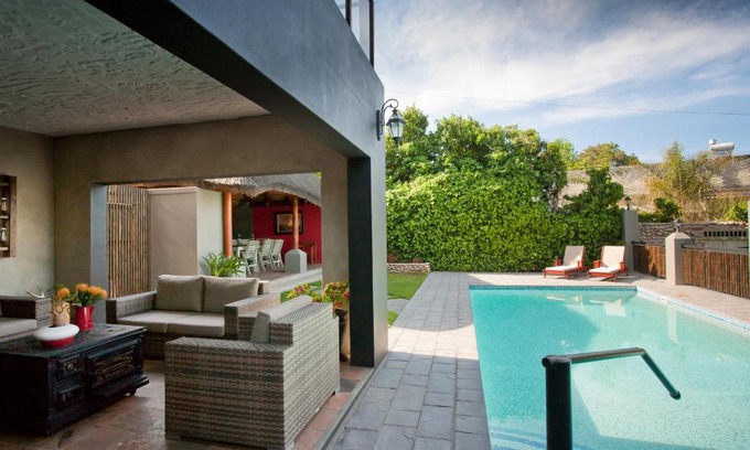 Oudtshoorn Bed & Breakfast | Miles B&B Guest House