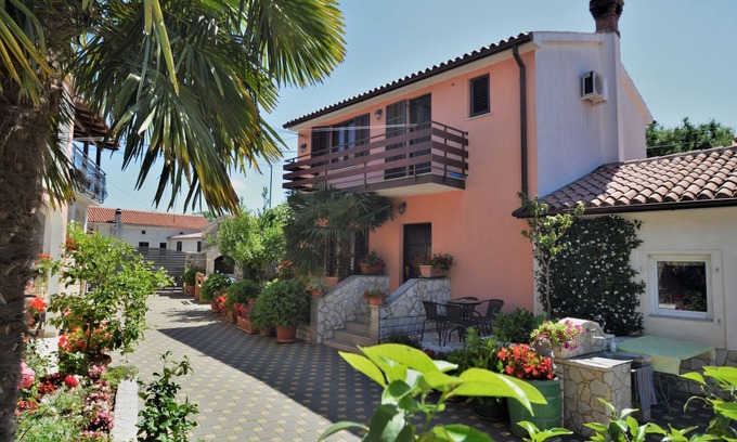 Foli House | Milka 1 by Interhome