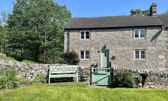 Hope Cottage | MILL COTTAGE, pet friendly, character holiday cottage in Hope