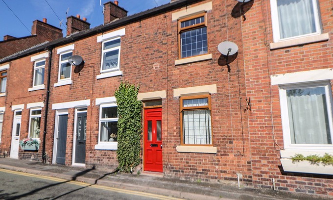 Leek House | MILL COTTAGE, pet friendly, character holiday cottage in Leek