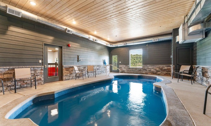 Branson House | Million Dollar View-Pvt Indoor Pool-Basketball Court-Free Tickets-Hot Tub-Games-Sleeps 52-Lake View
