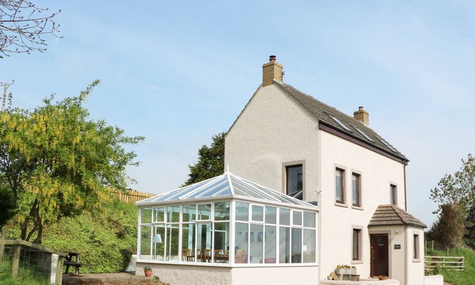 St Abbs House | MILLRACE NORTHFIELD, pet friendly, with open fire in St Abbs