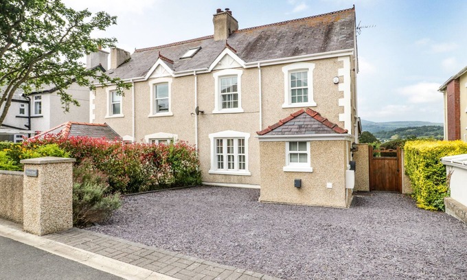 Colwyn Bay Cottage | MIN Y DON, family friendly, with open fire in Conwy