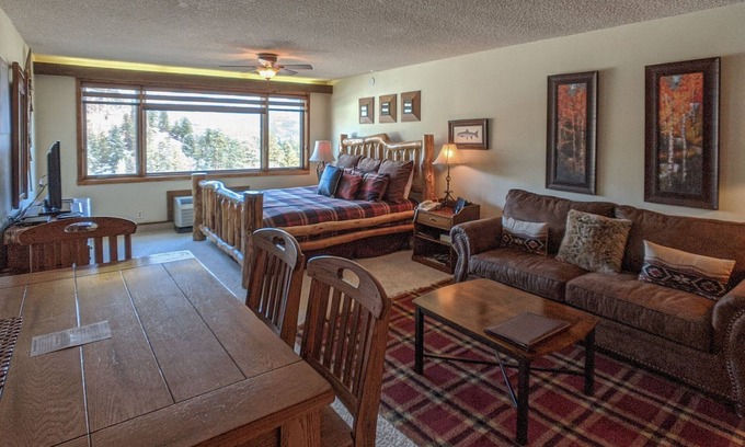 Purgatory Cabin | Miner's Rest (#305) | 10 min to Ski - Golf - AC, Pool/Hot Tub - Views