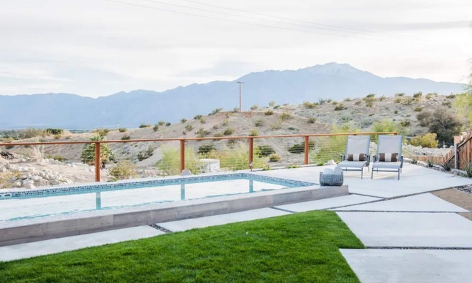 Desert Hot Springs House | Mineral Hot Spring Desert Oasis