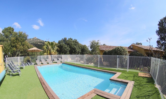San-Gavino-di-Carbini Villa | Mini semi-detached villa in residence with heated pool, air conditioning and wifi