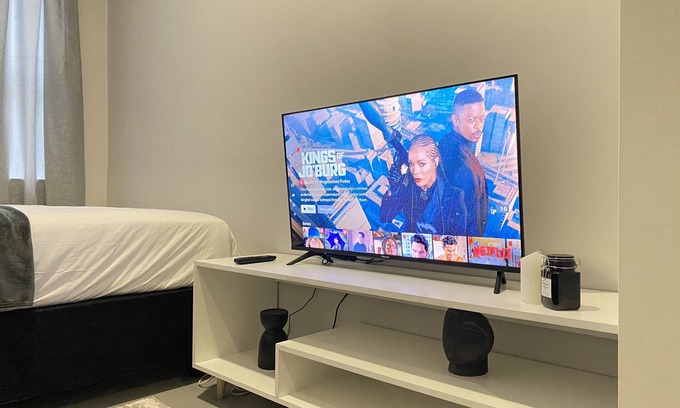 Downtown Johannesburg Apartment | Minimal Cosy Bachelor Loft @ Jewel City