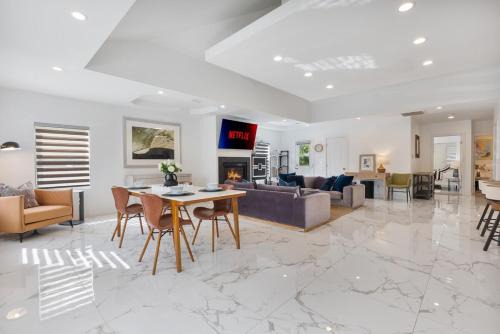 North Central House | Minimalist Modern 3Bed 3Bath House near the Rose Bowl in Pasadena