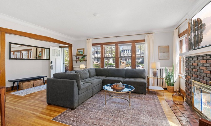 Ecco House | MINNeSTAY* Calhoun Cove