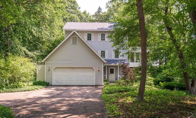Chaska House | MINNeSTAY* Hazeltine Hideaway