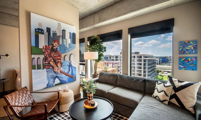 Warehouse District Apartment | MINNeSTAY* Sable 702 | North Loop
