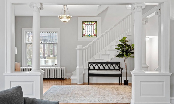 Kenwood House | MINNeSTAY* Sapphire Estate | Luxury | Cedar Lake