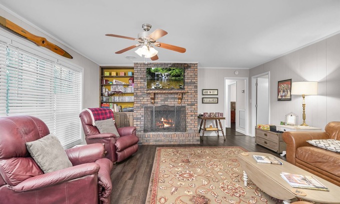 Starkville House | Mins from Campus | Historic | Big Patio