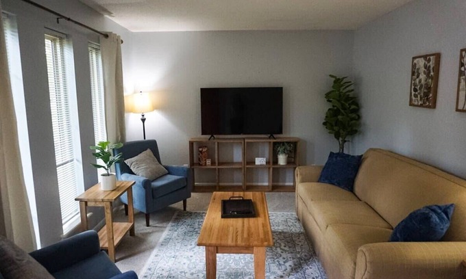 River Mountain House | Mins to River Mountain Park, Dining, & Shopping!