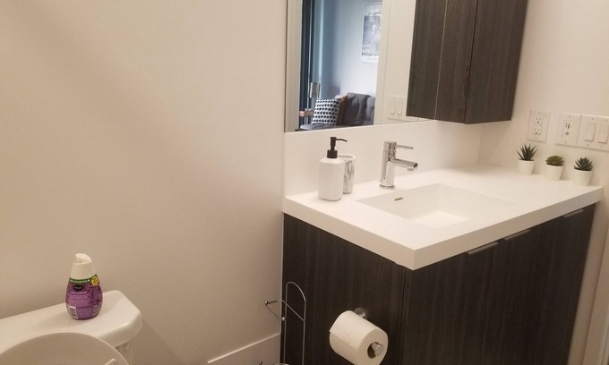 Riverside Condo | Minutes away from Eaton Centre, Distillery District and St Lawrence Market!