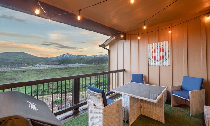 Park City House | Minutes to Deer Valley and Park City, Private Hot Tub, Mountain Views, Living + Family, More