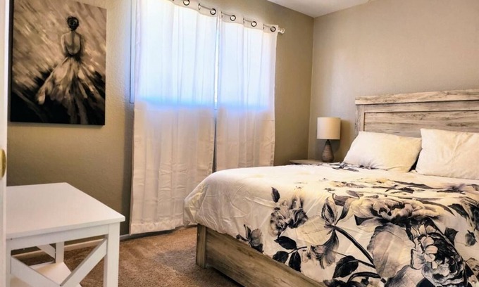Tempe House | Minutes to Oldtown Scottsdale - Your peaceful Oasis awaits!