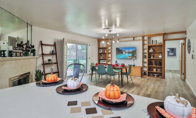West Hills House | Minutes to UCLA West hills, Malibu,LAX Ideal for Insurance and Corporate Housing