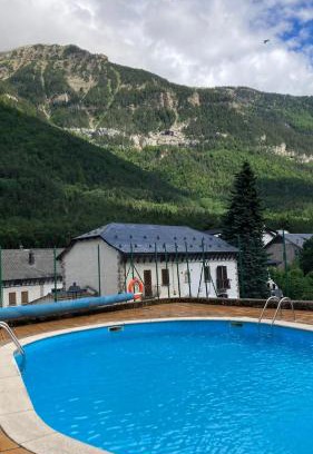 Canfranc-Estacion Apartment | Mira Moleta bienvenidos a Canfranc Family