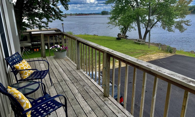 Bellevue Cabin | Mississippi River Cabin
