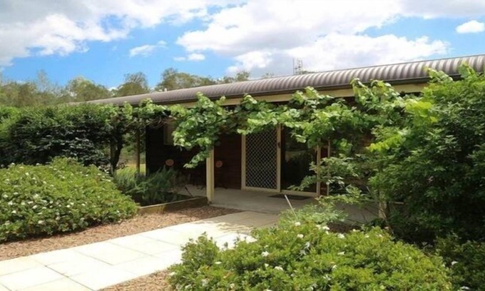Pokolbin Cottage | Misty Glen Cottage Hunter Valley - Free bottle of wine!