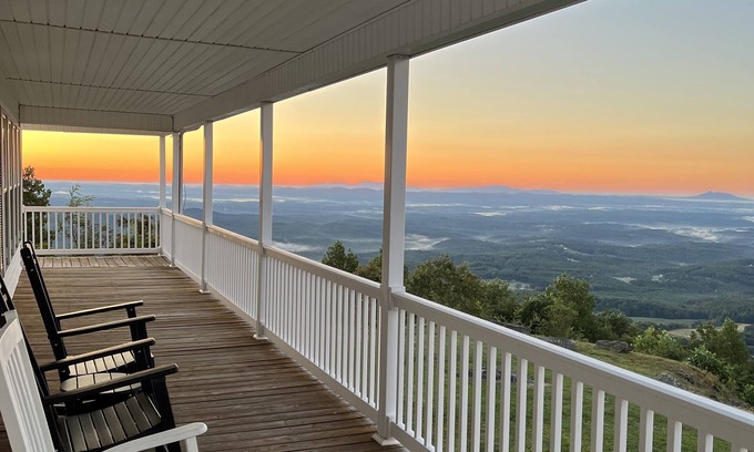 Fancy Gap House | Misty Mountain: Breathtaking views, peaceful moments, and fun with loved ones.